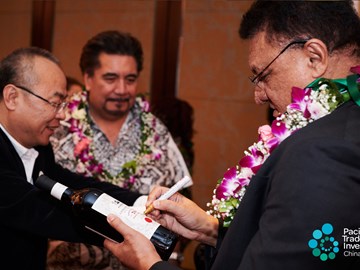 Mr.Tapusalaia Toomata autographs the wine from Auswan